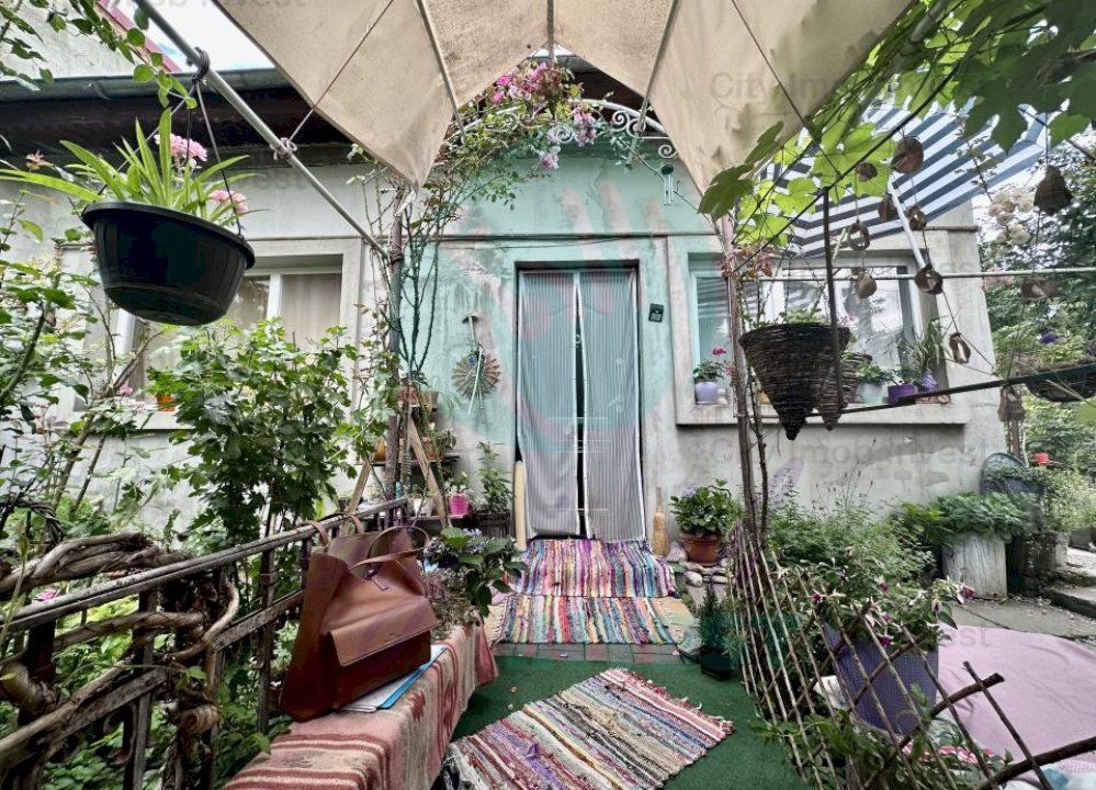 Casa singura la curte  - 7 minute de metrou - Poză 1