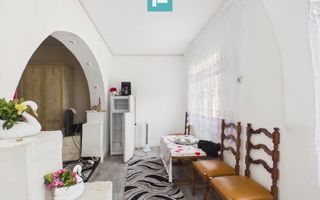 Apartament la curte comună pe strada Mărășești - Poză 1