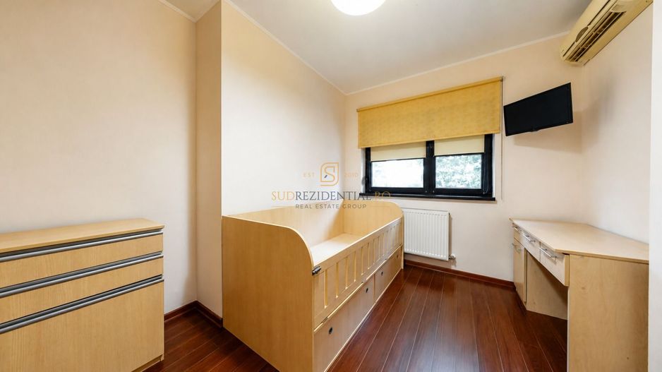 Apartament 3 camere, complet mobilat, decomandat, etaj intermediar - Poză 18