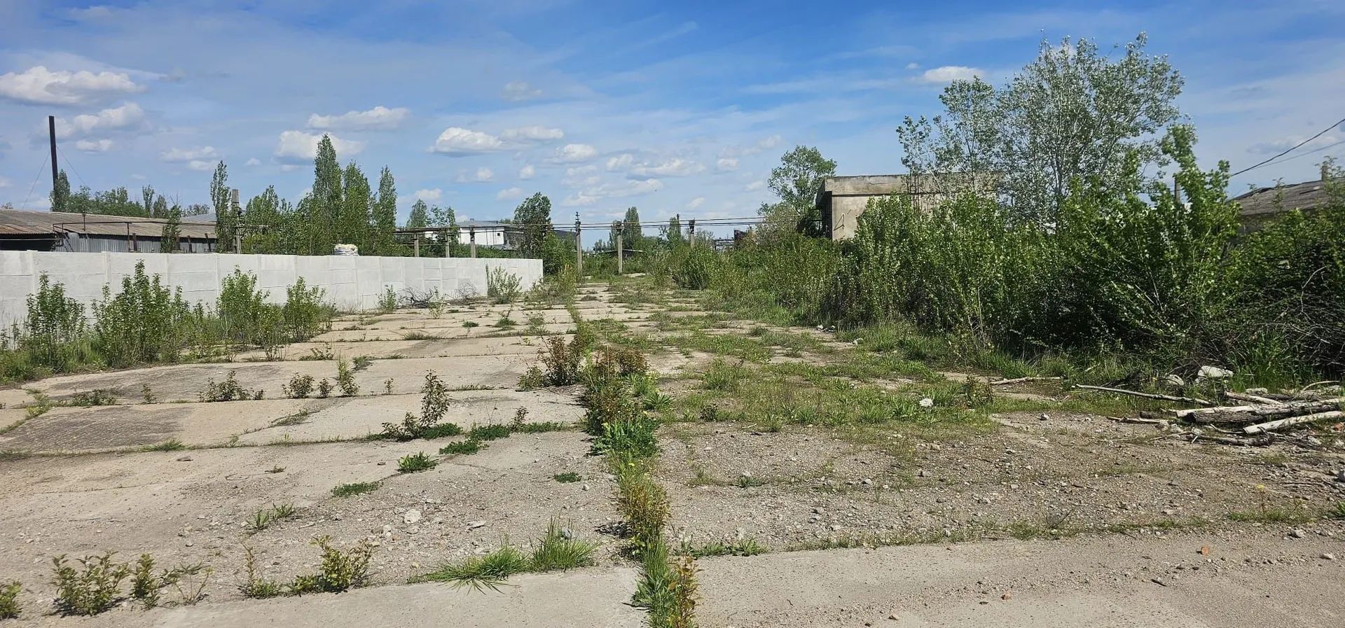DE ÎNCHIRIAT – TEREN INTRAVILAN 2.077 MP - ZONA INDUSTRIALA - STR. MACULUI - Poză 3
