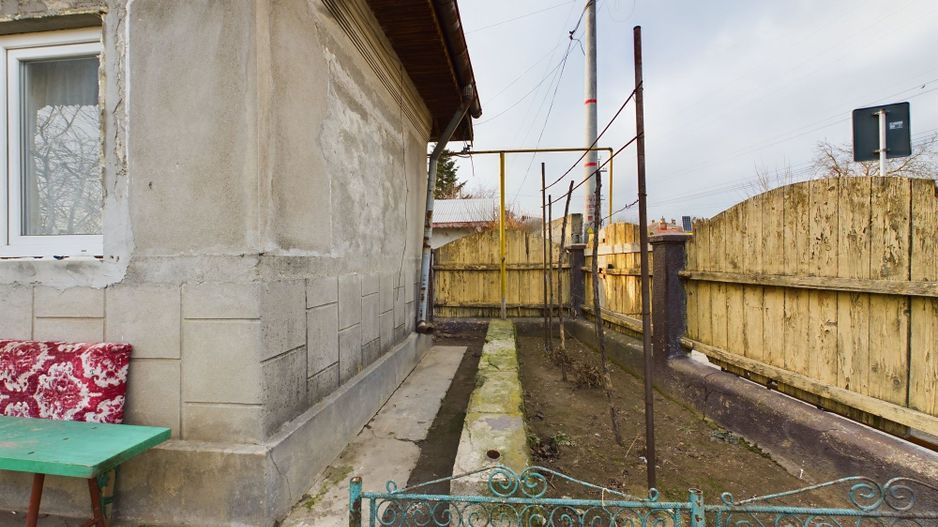 Casa modesta, 2500 mp teren, Domnesti - Poză 6