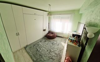 Apartament 3 camere, 2 balcoane ,parcare, zona Terra - Poză 2
