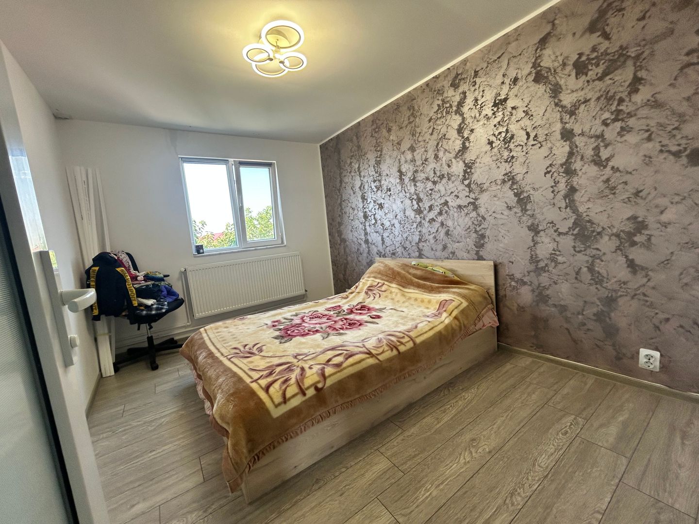 Casă P+1E cu terasă circulabilă, garaj amenajat și finisaje moderne - Poză 24
