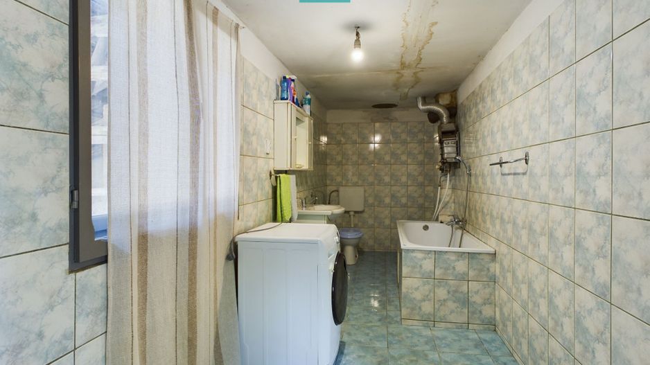 Casă cu 4 camere în Cruceni - Poză 8