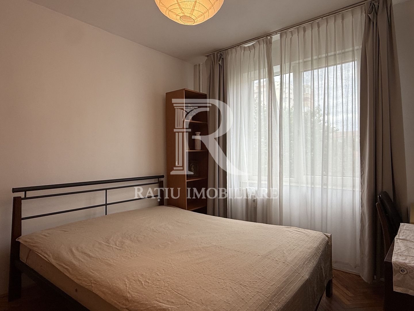 Apartament cu 3 camere | Decebal | Oradea - Poză 1