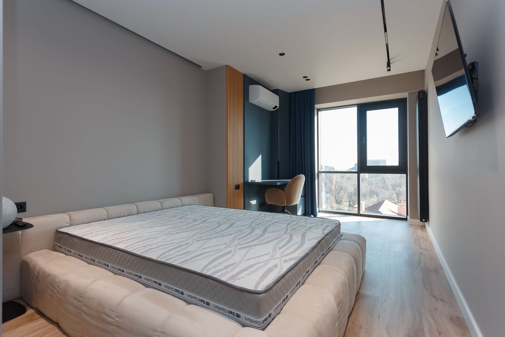 De vânzare apartament, 3 dormitoare + terasă, str. Teatrală 3, Centru. - Poză 2