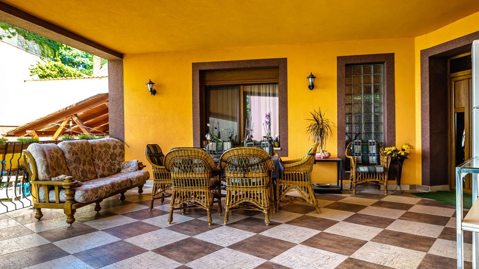 Casă superbă cu 6 camere, gradină și terasă, în centrul Aradului. - Poză 1