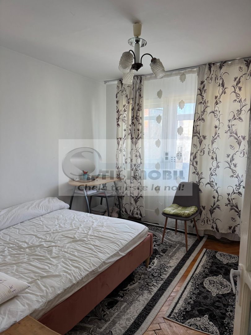 Apartament 3 camere decomandat mobilat Podul Ros 110000 euro - Poză 5