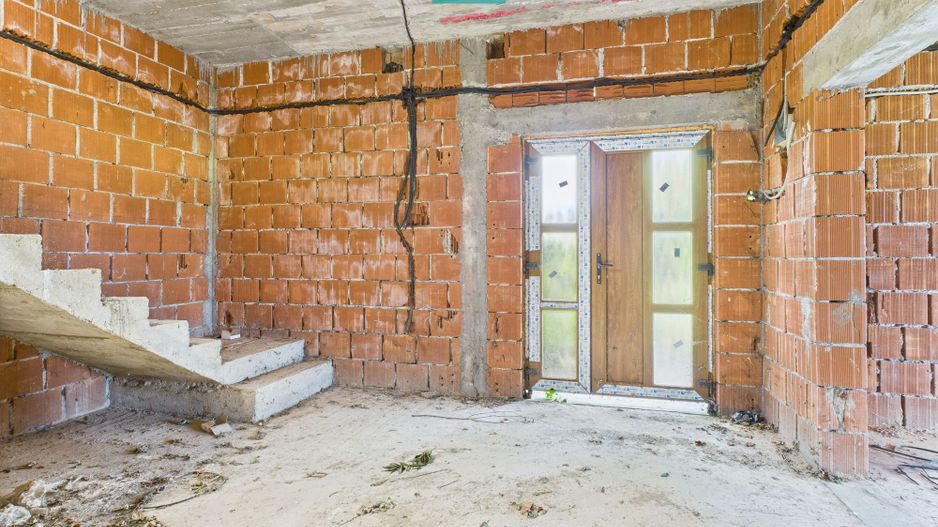 Casă la roșu, P+1, în localitatea Beliu, Arad - Poză 2