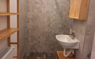 Vând apartament în micro 16 - Poză 4