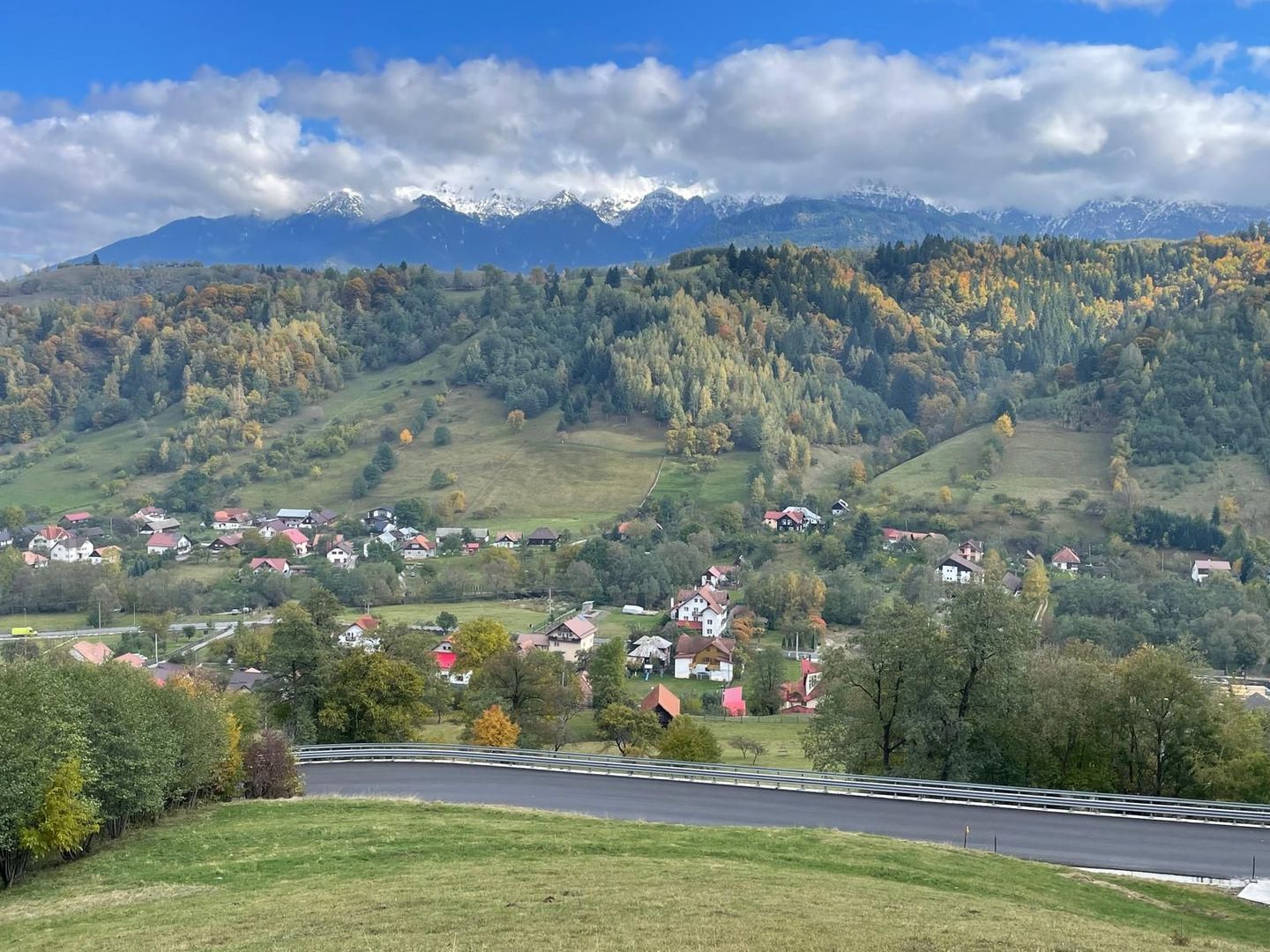 Teren extravilan cu priveliste catre Bucegi – Moieciu de Jos 4.700 mp - Poză 2