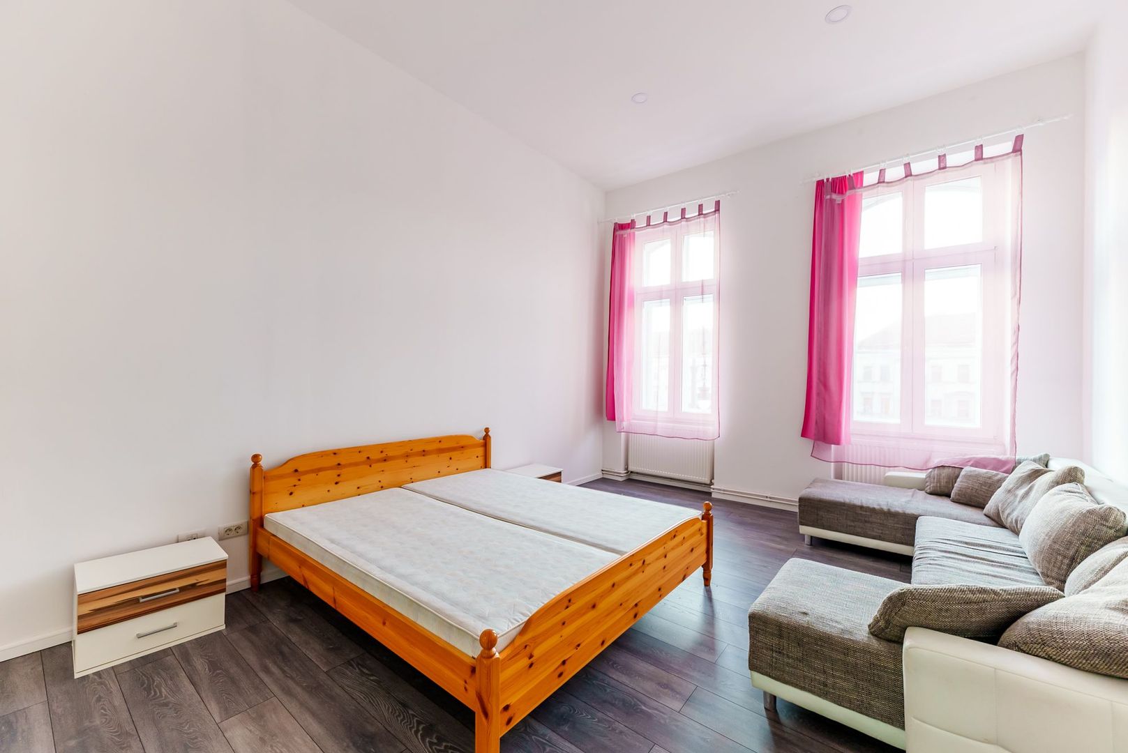 Apartament ultracentral cu 3 camere Arad - Poză 2