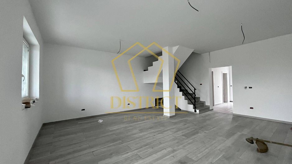 Duplex spatios cu 4 camere | Calea Urseni | COMISON 0% - Poză 1