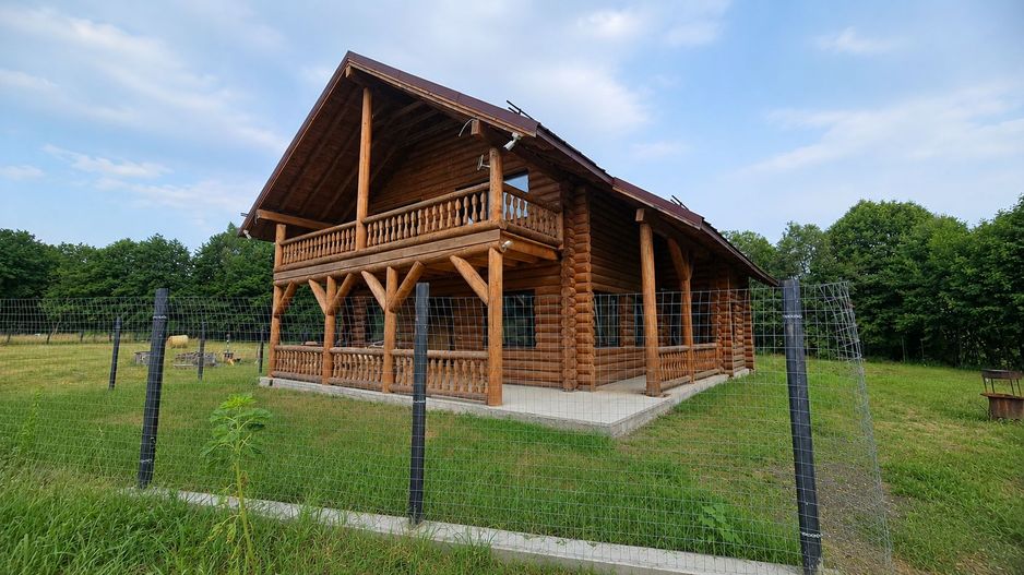 Chalet din busteni cu vedere panoramica spre Muntii Fagaras Tocile - Poză 1