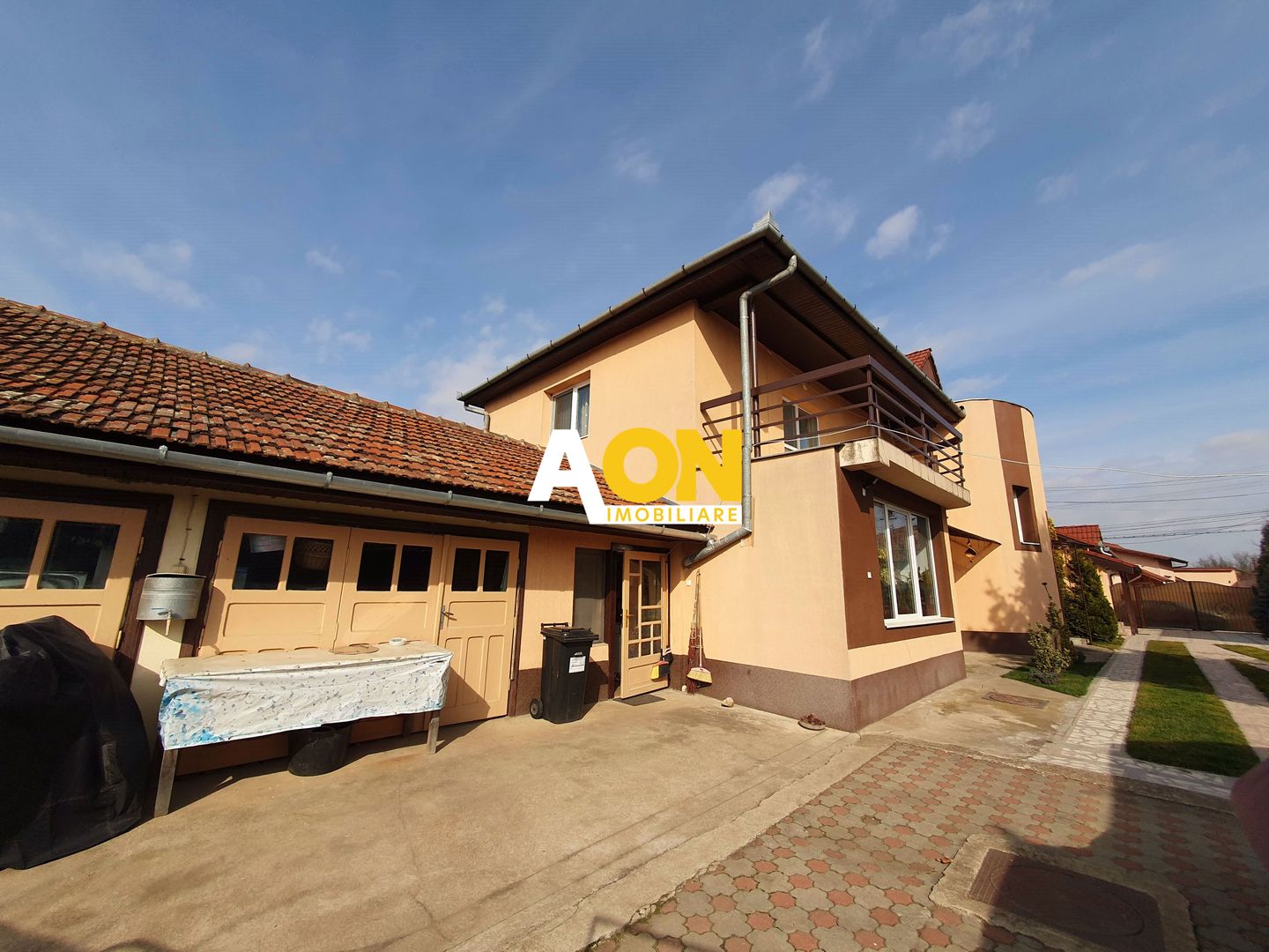 Casa P+1, 912 mp teren, 5 camere, strada asfaltata, zona Lipoveni - Poză 2