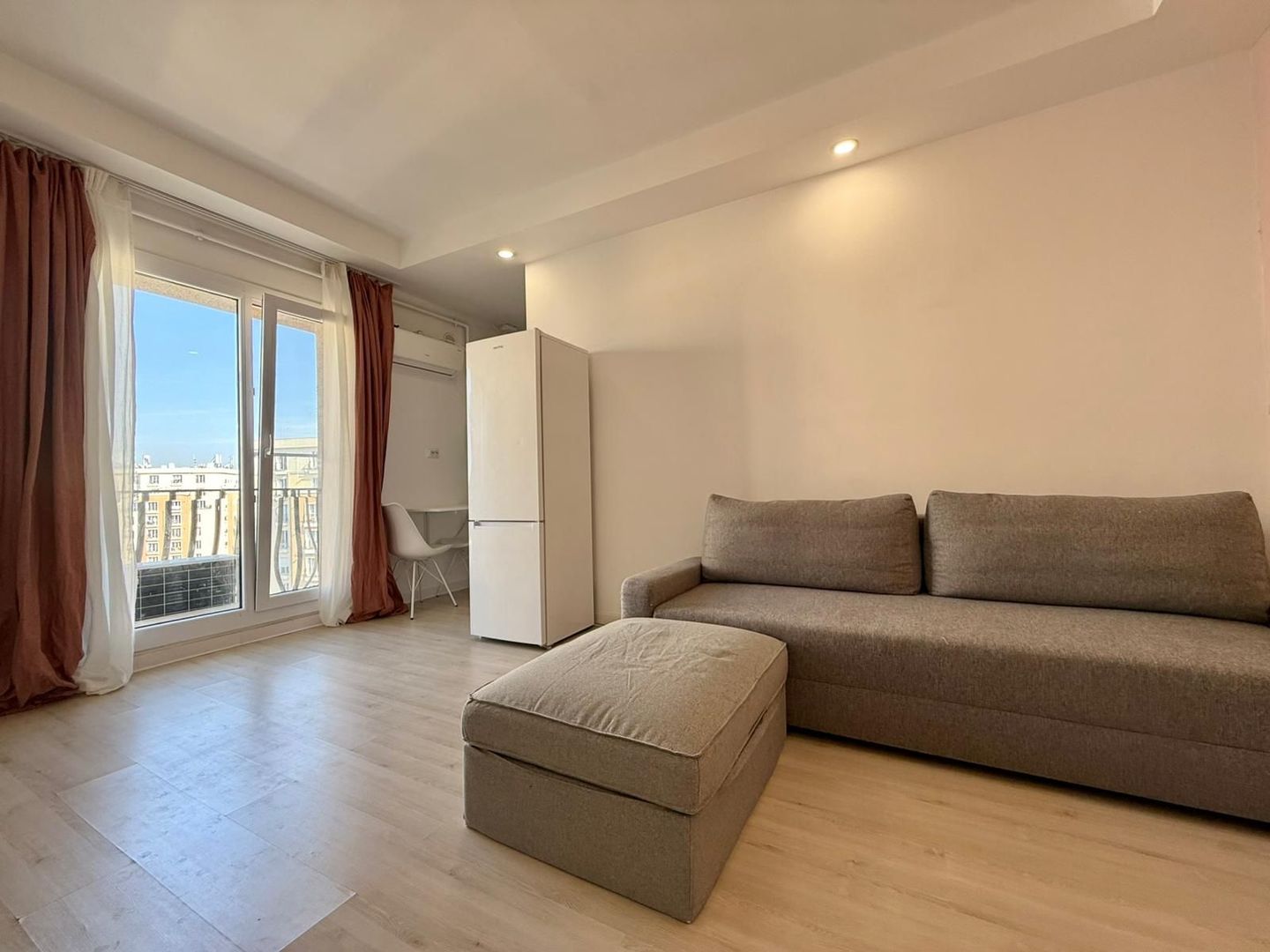 COSMOPOLIS - Apartament cu 2 camere, mobilat si utilat. - Poză 3
