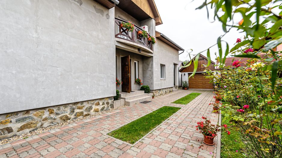 Casă cu 4 camere la cheie, nouă, în Nădlac * zona Centru - Poză 2