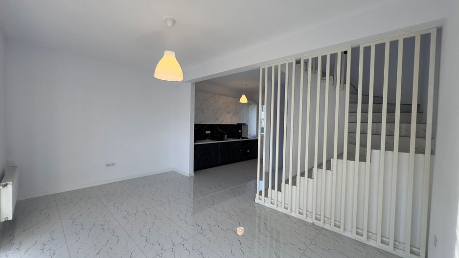 CASA INSIRUITA PIERSICULUI, 4 CAMERE, STATIE STB, BUCATARIE MOBILATA - Poză 3