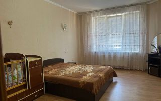 Chirie, 2 camere, Strada Mihail Frunze, Strășeni - Poză 1