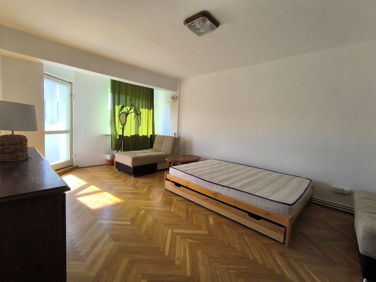 Inchiriere 4 camere Cipariu Centru - Poză 1