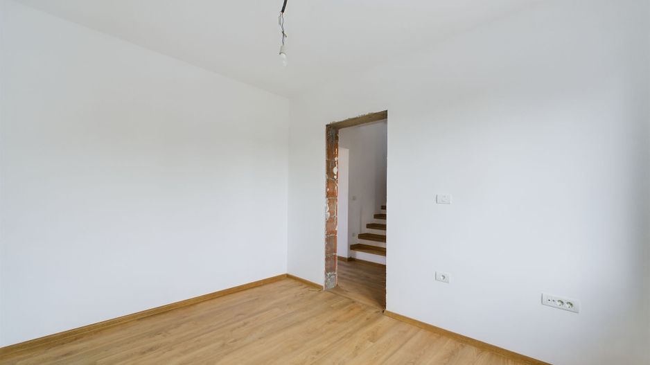 Duplex elegant cu 3 dormitoare în Ghiroda - Poză 9