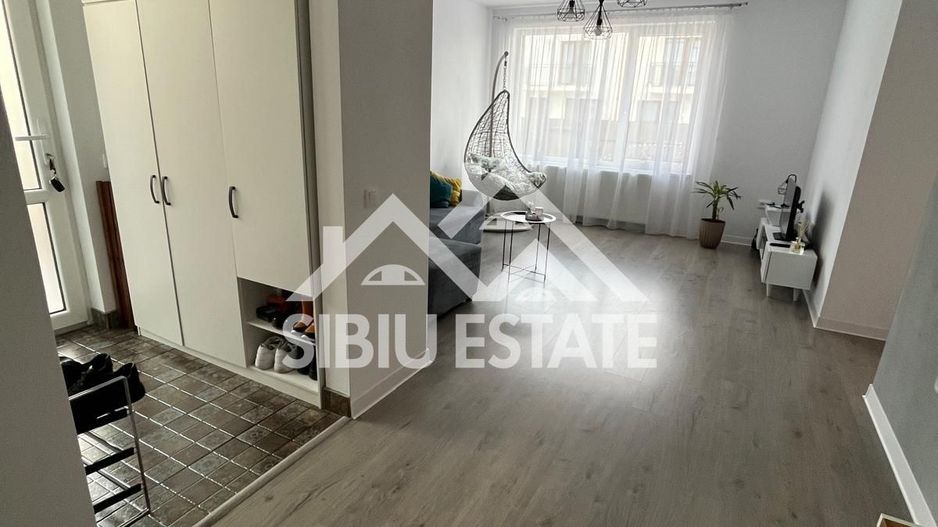 Casa cvadruplex de vanzare 4 camere, curte proprie - Poză 2