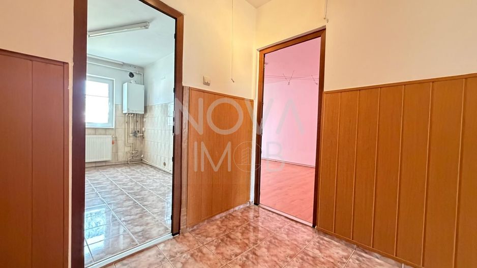 Apartament 3 camere, decomandat, etajul 3/4 - Cisnadie - Poză 7