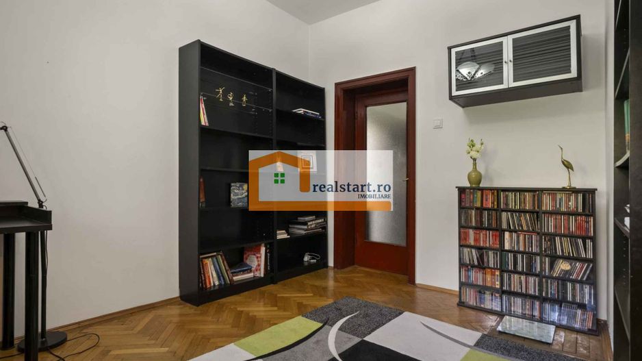 Langa Metrou, curte proprie 200mp, Garaj, 3 camere, centrala, pet friendly - Poză 2