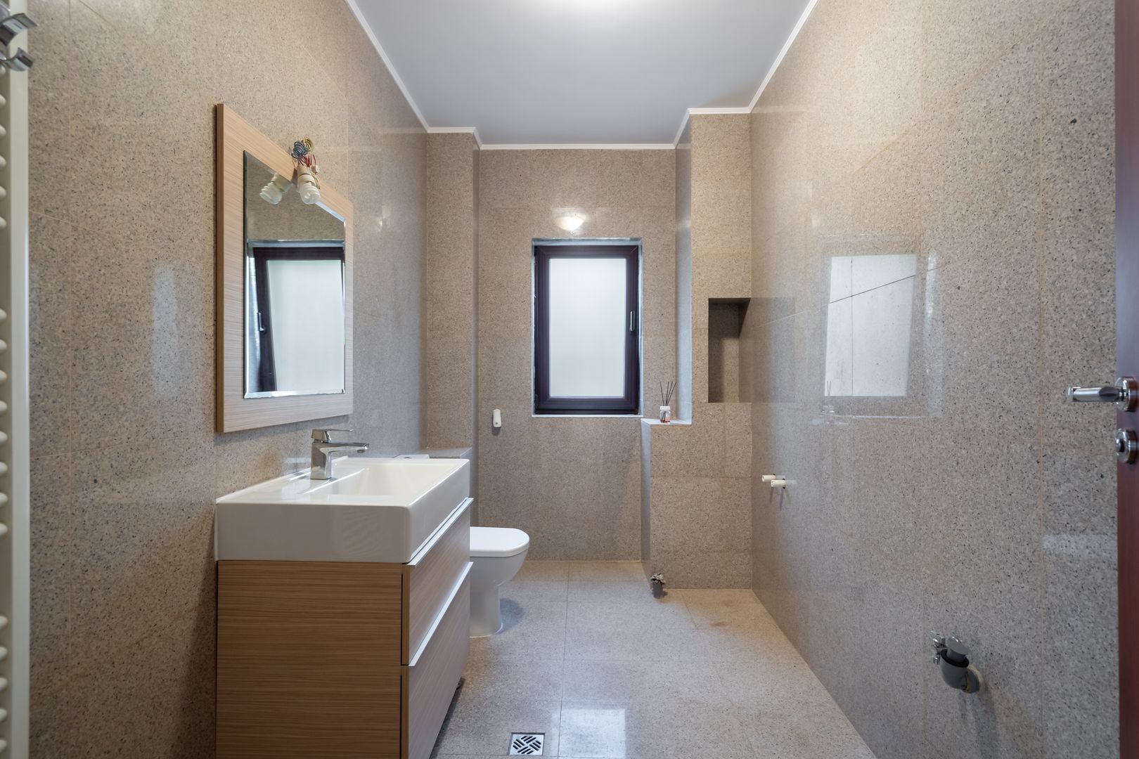 Casa in zona Vitan - Splai, ideala pentru orice tip de activitate sau locuinta - Poză 17