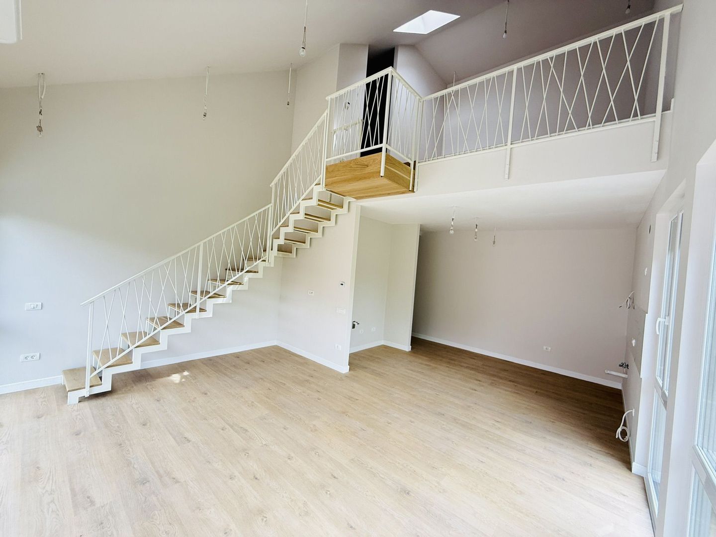 Complexul Studențesc | 3 camere | Scară interioară | 94 mp | Parcare privata - Poză 2