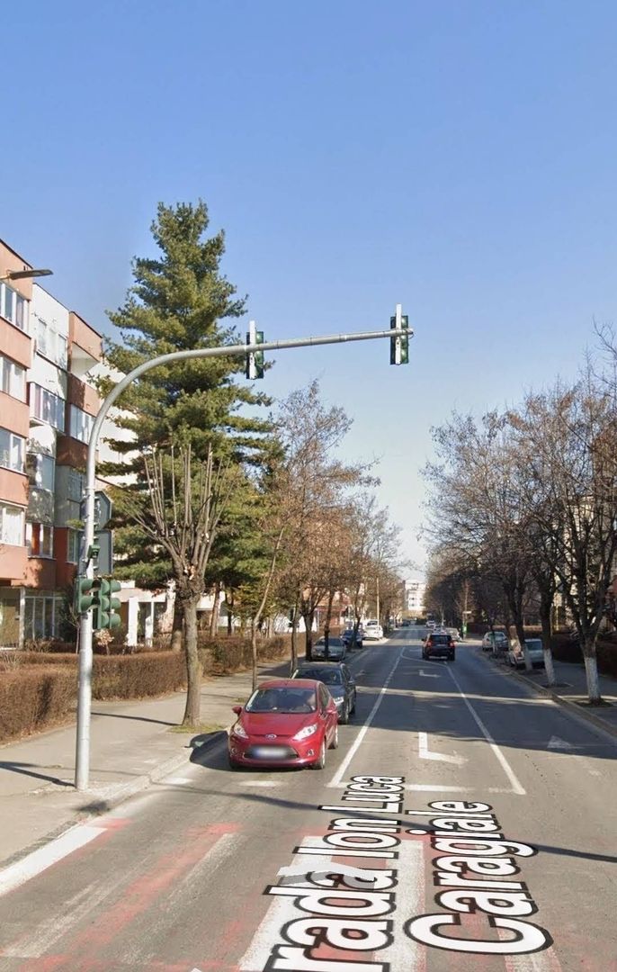 3 camere în Scriitorilor – spațiu generos, poziție excelentă, potențial ridicat - Poză 1