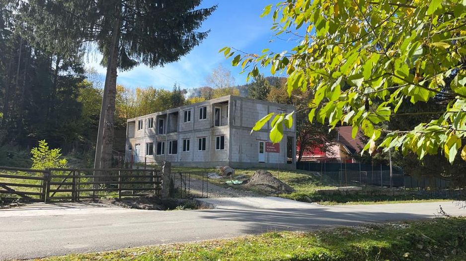 Hotel în constructie-Poiana Mărului plata in rate - Poză 1