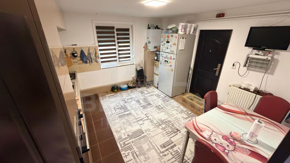 Casa 4 Camere - Curte Mare - Zona Linistita Popoveni - Poză 8