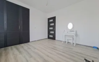 Apartament nou, mobilat și utilat - 3 camere, 2 bai și curte - Poză 16