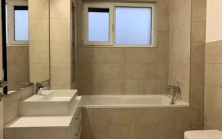 Apartament in vila cu curte  Dumbravita - Poză 13