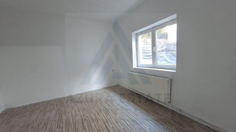 Casa 3 camere baie cu geam pivnita si teren 151 mp in zona Centrala - Poză 4