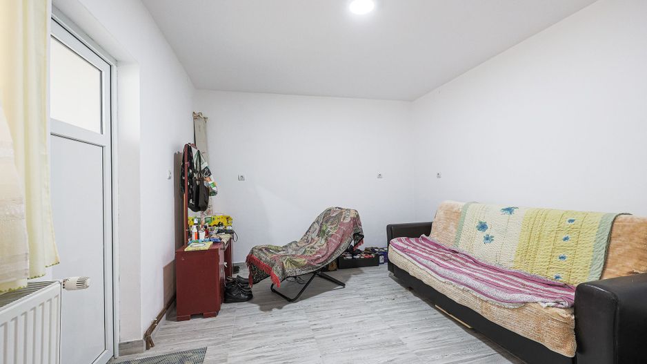 Rezervat Casă renovată cu 3 camere din cărămidă în Gradiste - Poză 8