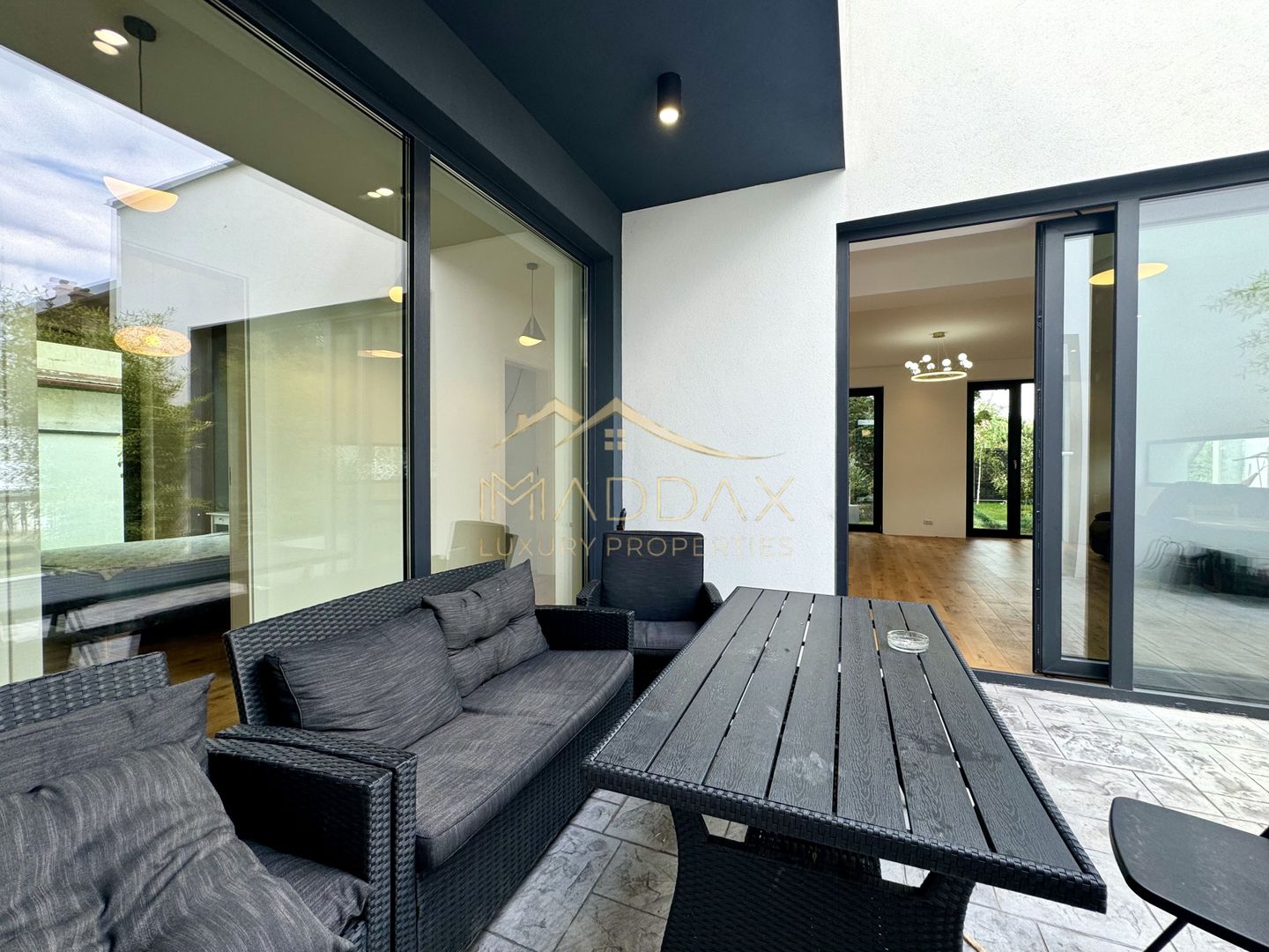 Vila cu 5 camere // * 565 mp gradina* // Tunari - Poză 22