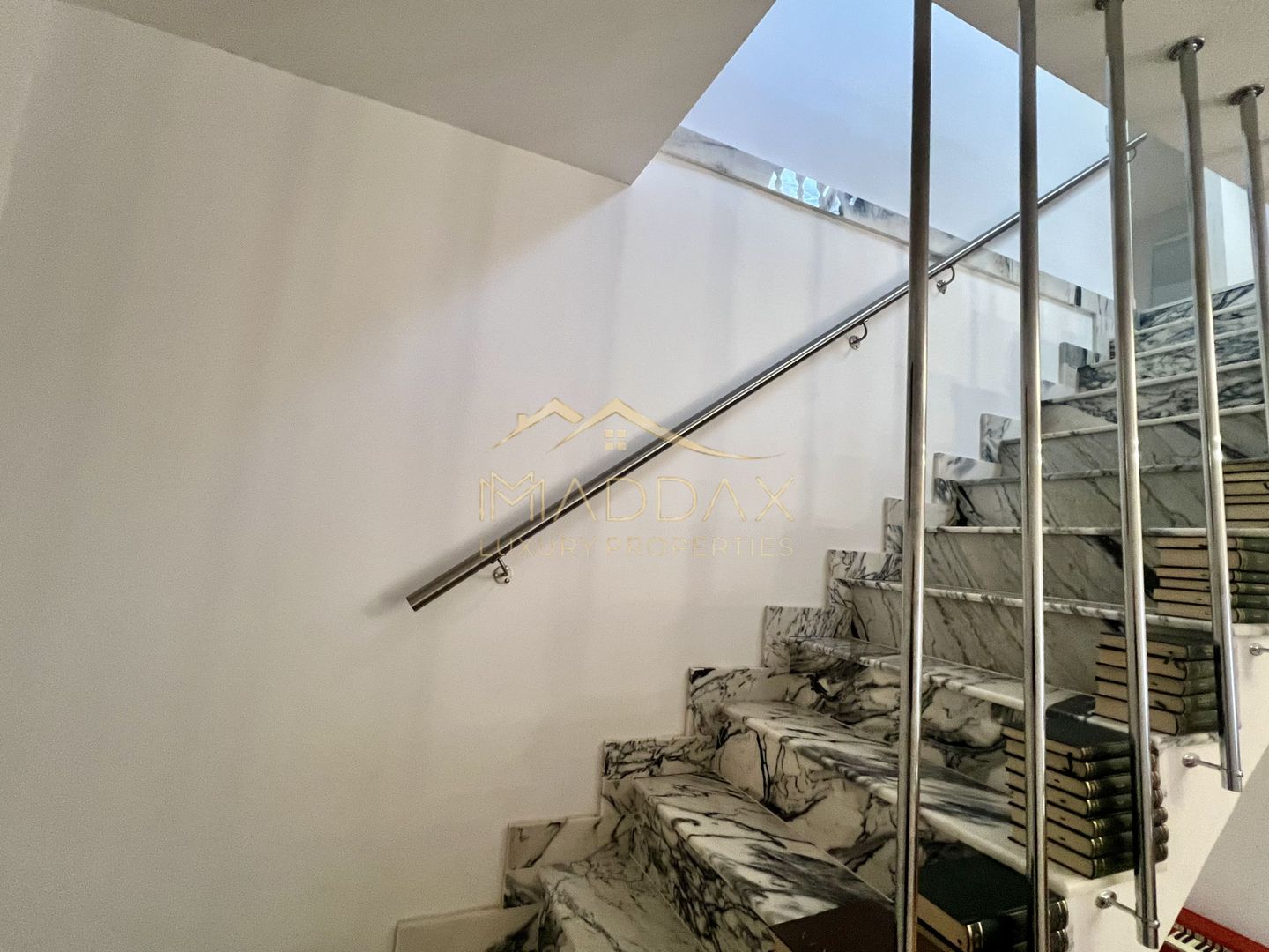 Casa **8 camere** // Domenii - Poză 7