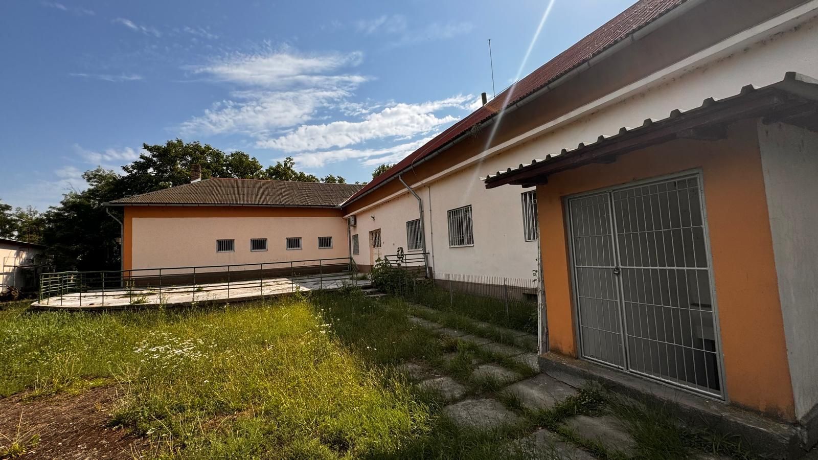 Complex de clădiri administrative – Livada, 310.000 E. Comision 0. - Poză 5