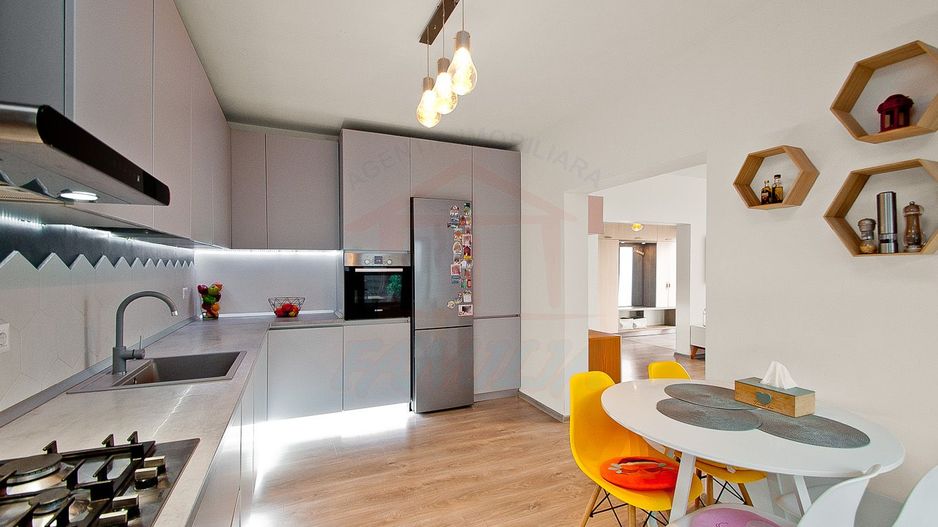 De vanzare casa in Galati, Zona Metro, sup. utila 155mp, 5 camere - Poză 3