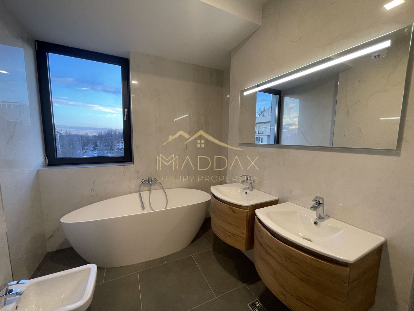 **APARTAMENT ELEGANT** FLOREASCA **CU VEDERE SPECTACULOASA CATRE LAC - Poză 17