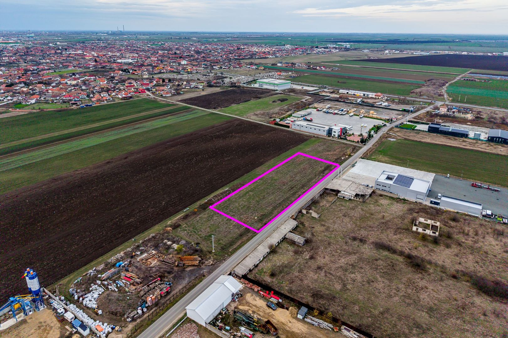 Teren cu acces DN7 și A1, ideal pentru dezvoltări industriale - Poză 3