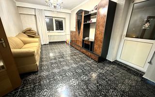 Inchiriez apartament 3 camere zona stadion - Poză 1