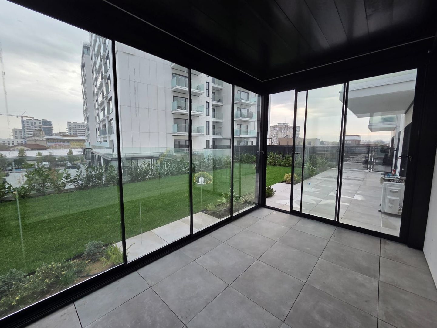 Apartament spectaculos cu grădină privată de 152 mp – disponibil spre închiriere - Poză 3