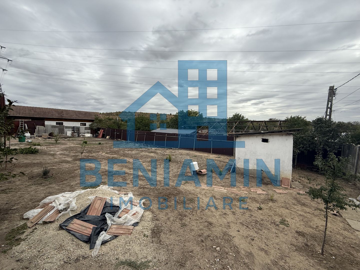 Teren Intravilan - 408mp - Simnicul de jos - imprejmuit - Poză 1