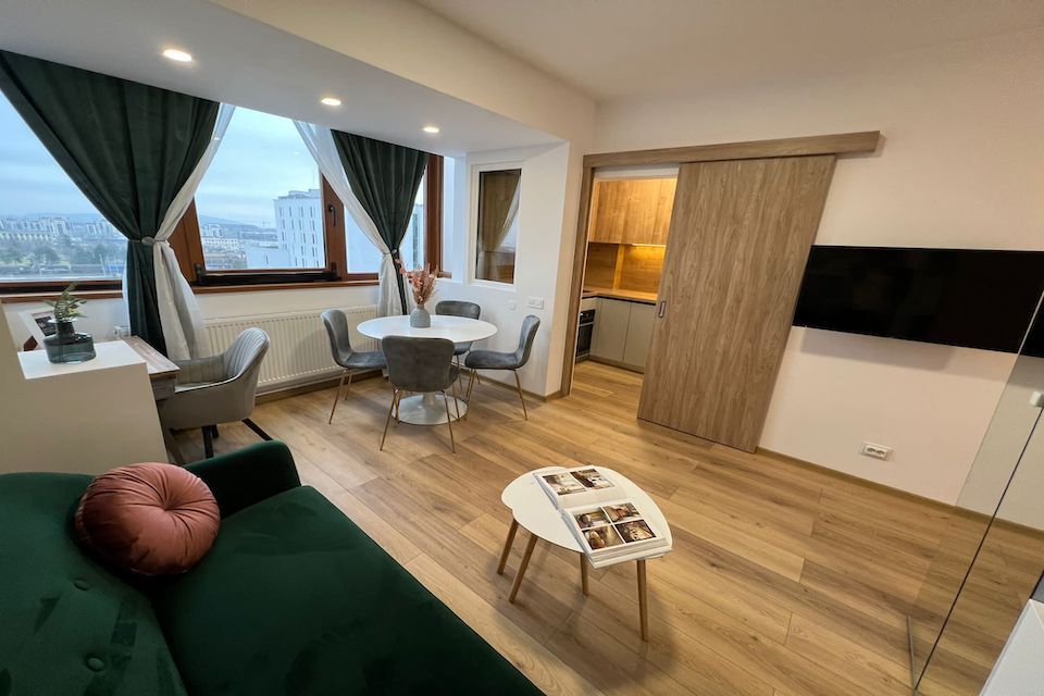 Garsoniera moderna, renovata, cu vedere panoramică – Parcul Tractorul, Brașov - Poză 2