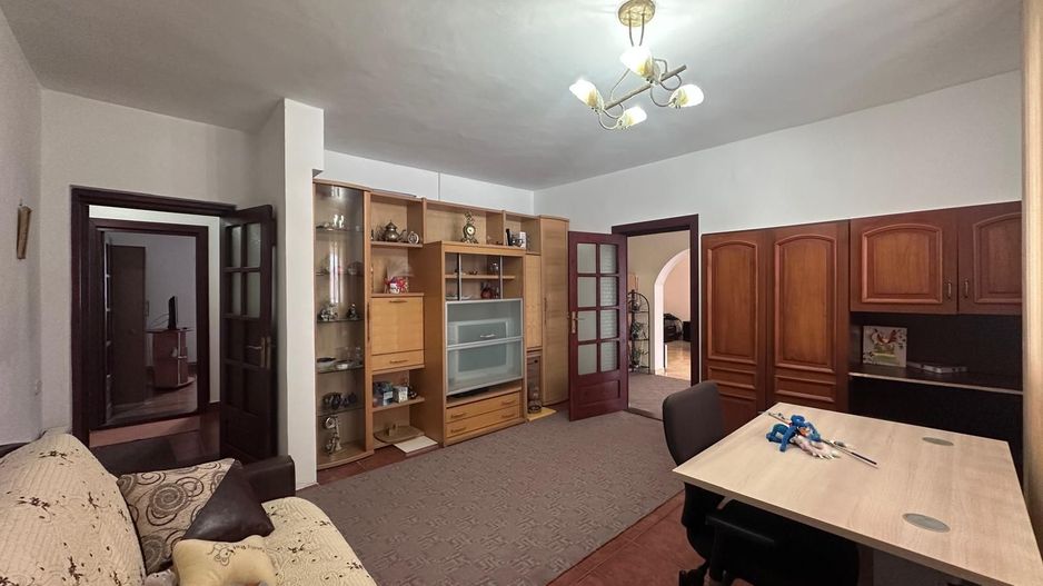 Casă de vânzare în Pucioasa! - Poză 11