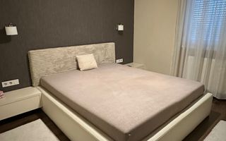 Apartament de vânzare, modern, cu 4 camere, garaj și curte - Poză 4