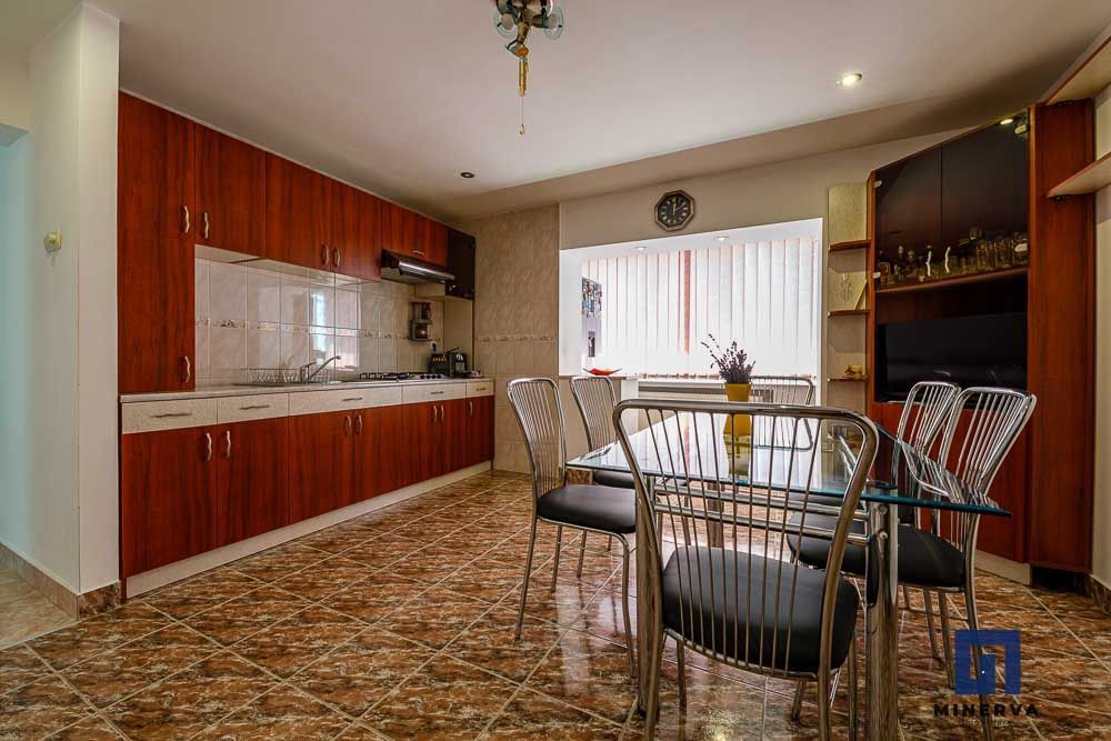 Apartament cu priveliste, 4 cam, decomandat – Zona Lipovei - Poză 12